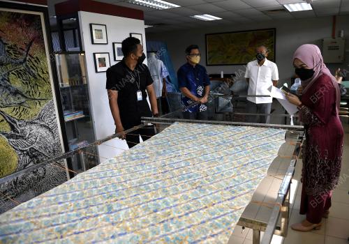 TUNKU HAJAH AZIZAH AMINAH MAIMUNAH ISKANDA