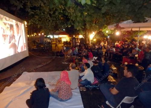 FEA01_23032016_WAYANG_PACAK