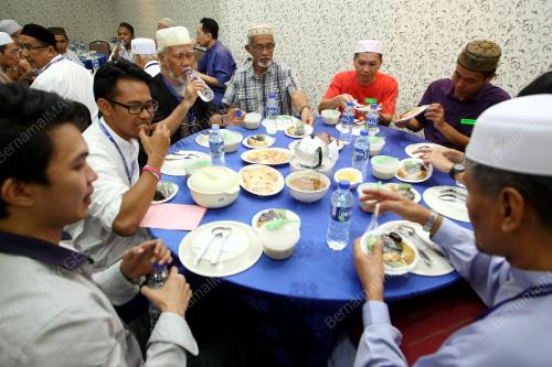 FEA01_25072014_BUKA_PUASA