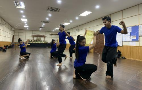 PENARI YAYASAN WARISAN JOHOR (YWJ)