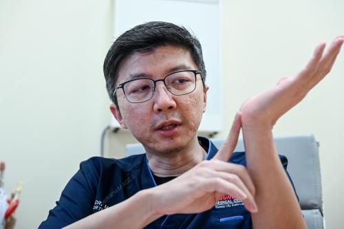 DR MOOI SUNG SIANG