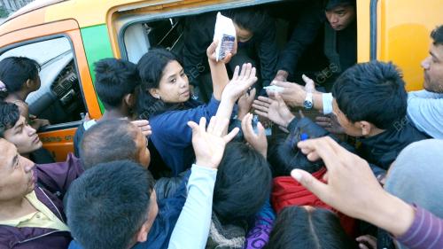 FEA02_05052015_NEPAL_BANTUAN