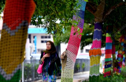 FEA02_06022018_YARN_BOMBING