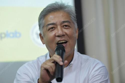 DENNIS KOH