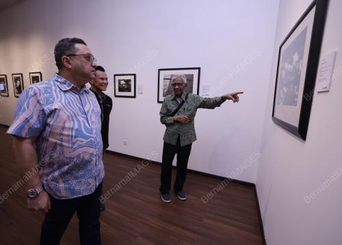 ERIC PERIS IKON FOTOGRAFI