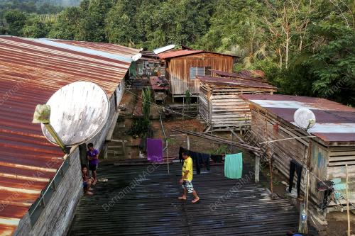 FEA02_09102018_KOMUNIKASI