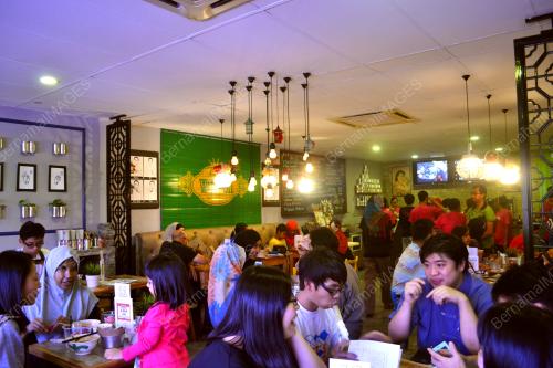 FEA02_10102014_RESTORAN_OKU