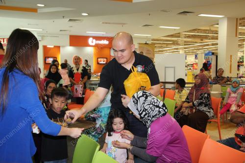 FEA02_12112014_CHES_SELEBRITI
