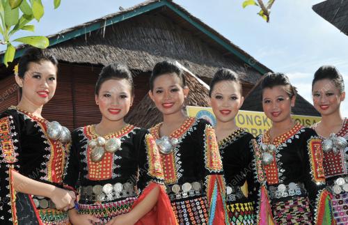 FEA02_14062012_GADIS_DUSUN