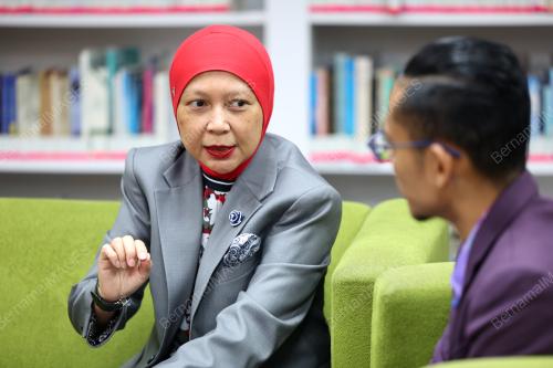 PROF DR NORAZAH MOHD SUKI