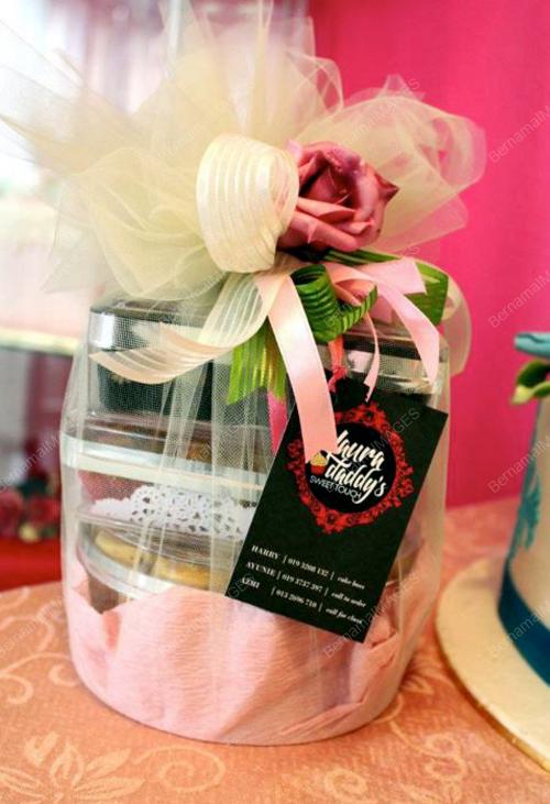 FEA02_16082012_HAMPER