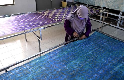 TUNKU HAJAH AZIZAH AMINAH MAIMUNAH ISKANDA