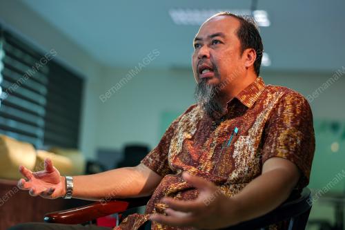 DR AHMED RAZMAN ABDUL LATIFF