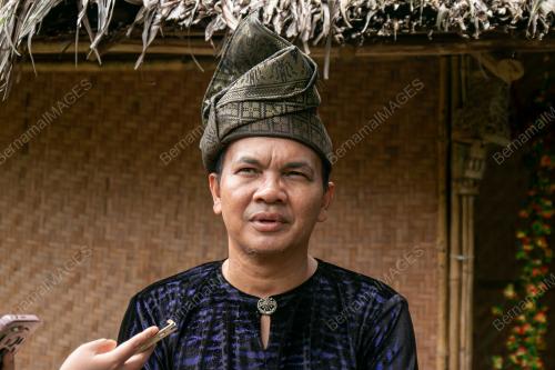 KAMPUNG ADAT SERI BANIAN