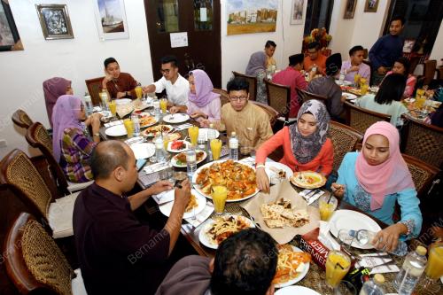 FEA02_25072014_BUKA_PUASA