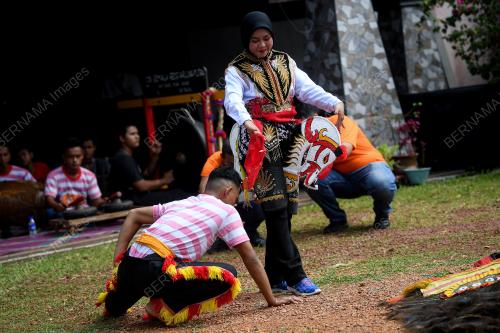 BARONGAN_WAROK