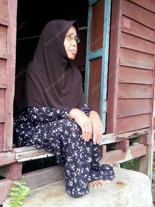 FEA02_29092015_WARGA_EMAS