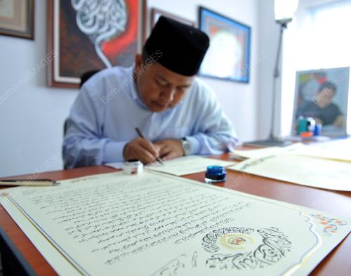 FEA03_04042012_WATIKAH_AGONG