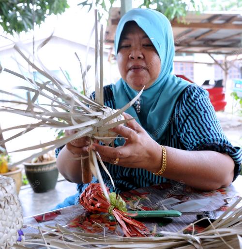 FEA03_05102012_ROMBONG_SENI