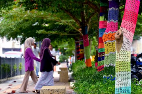 FEA03_06022018_YARN_BOMBING
