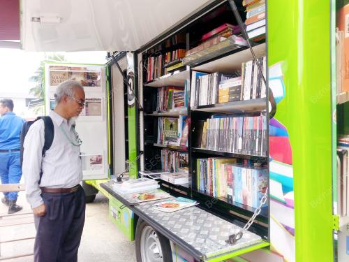 FEA03_09102014_KEDAI_BUKU