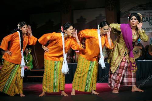 MEK MULUNG CAHAYA BULAN