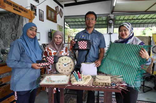 ELMIE ADHA ISMAIL