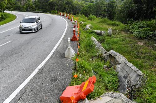 JALAN RAYA TIMUR-BARAT (JRTB)