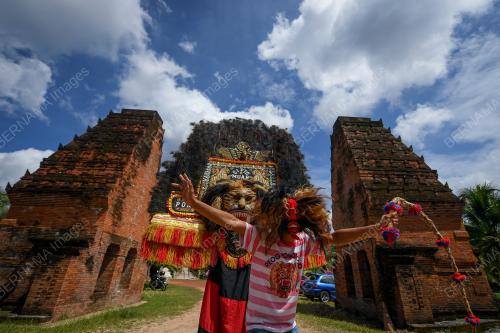 BARONGAN_WAROK