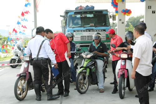 FEA03_31122011_TOPI_KELEDAR