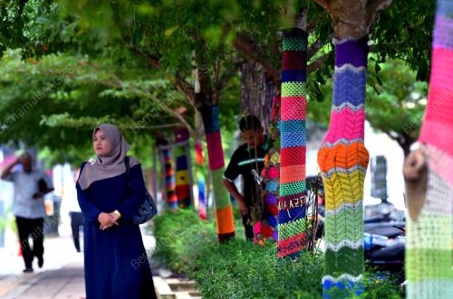 FEA04_06022018_YARN_BOMBING