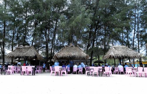 FEA04_08032019_PANTAI_PENARIK