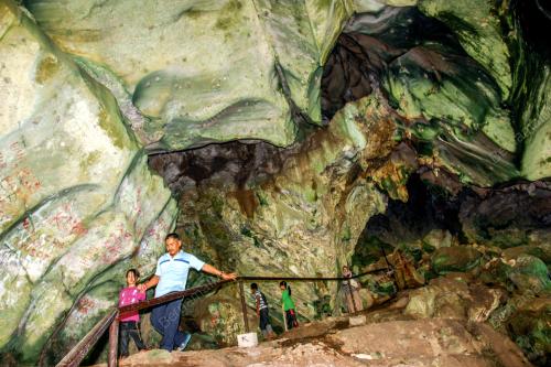 FEA04_08042017_GUNUNG