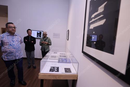ERIC PERIS IKON FOTOGRAFI
