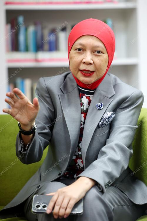 PROF DR NORAZAH MOHD SUKI