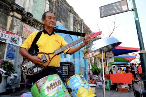 FEA04_16012015_BUSKERS
