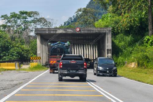 JALAN RAYA TIMUR-BARAT (JRTB)