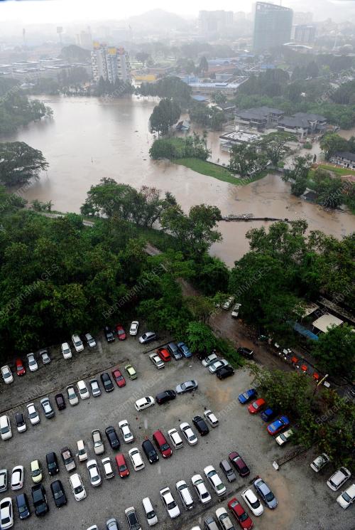 FEA04_20012012_BANJIR