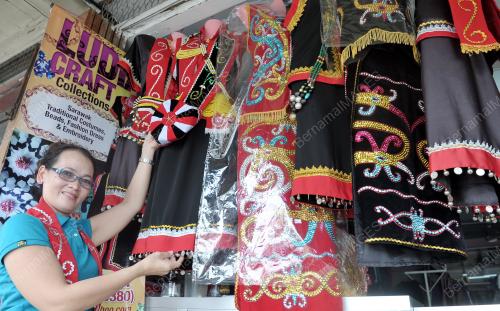 FEA04_20122013_PENJAHIT_PAKAIAN