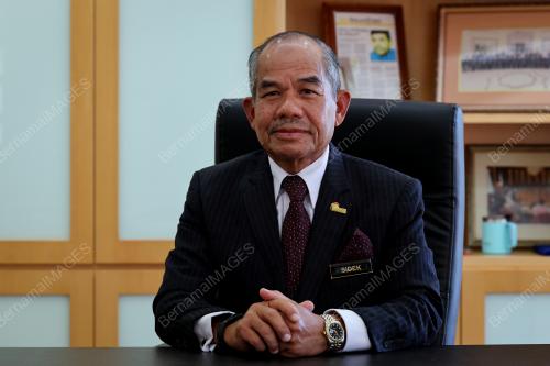 TAN SRI MOHD SIDEK HASSAN