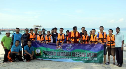 FEA04_21112015_MEDIA