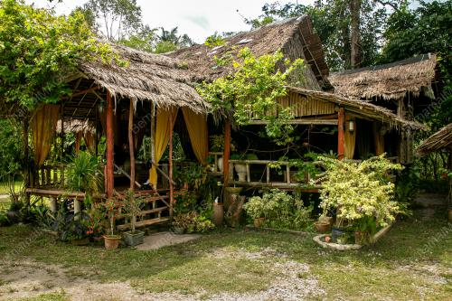 KAMPUNG ADAT SERI BANIAN