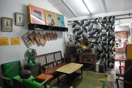 WARUNG KOPI JIRAN
