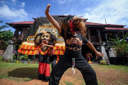 BARONGAN_WAROK