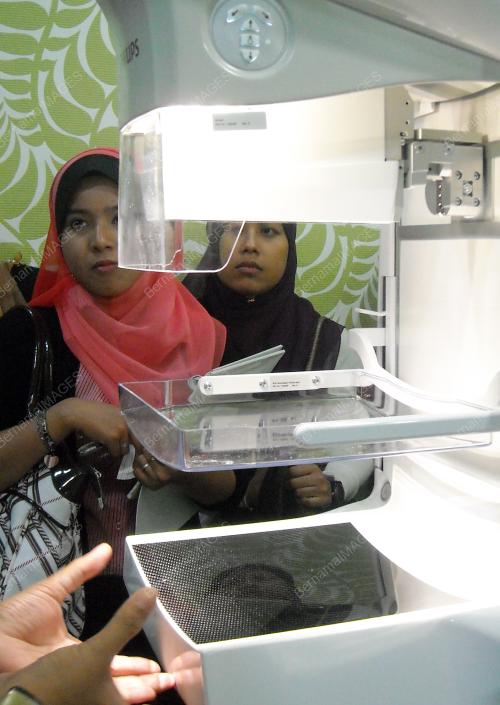 FEA04_29112012_Mammography