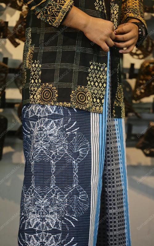 SARUNG BATIK MASKULIN