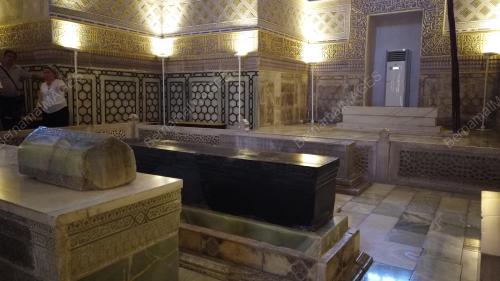 SHARQ TARONALARI