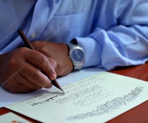FEA05_04042012_WATIKAH_AGONG