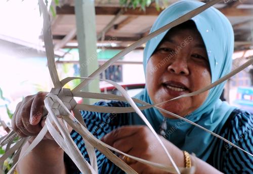 FEA05_05102012_ROMBONG_SENI