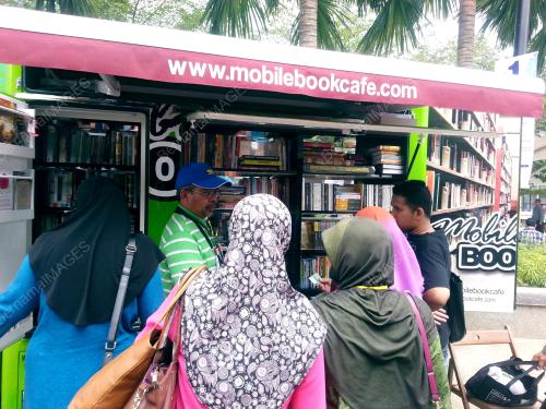 FEA05_09102014_KEDAI_BUKU